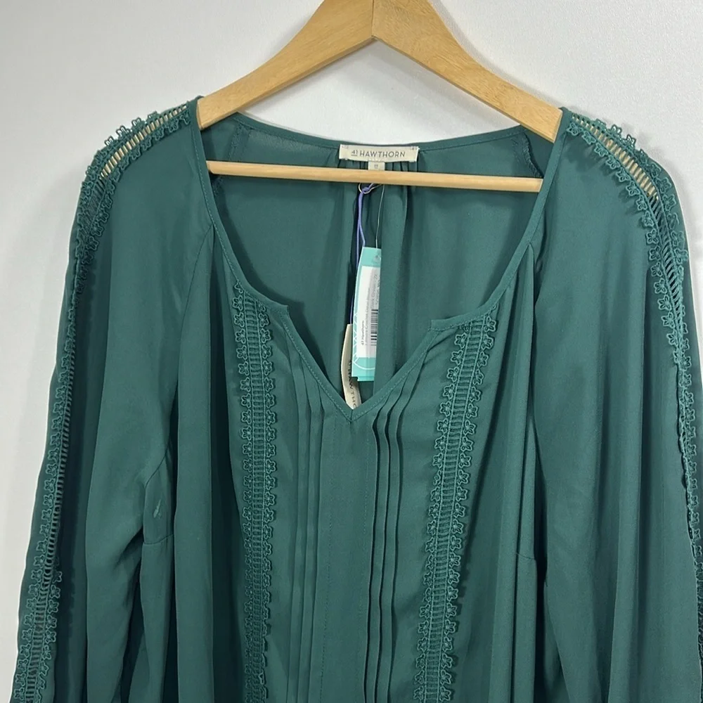 41 Hawthorne Fillmore crochet detail blouse dark green size 2X. NWT.